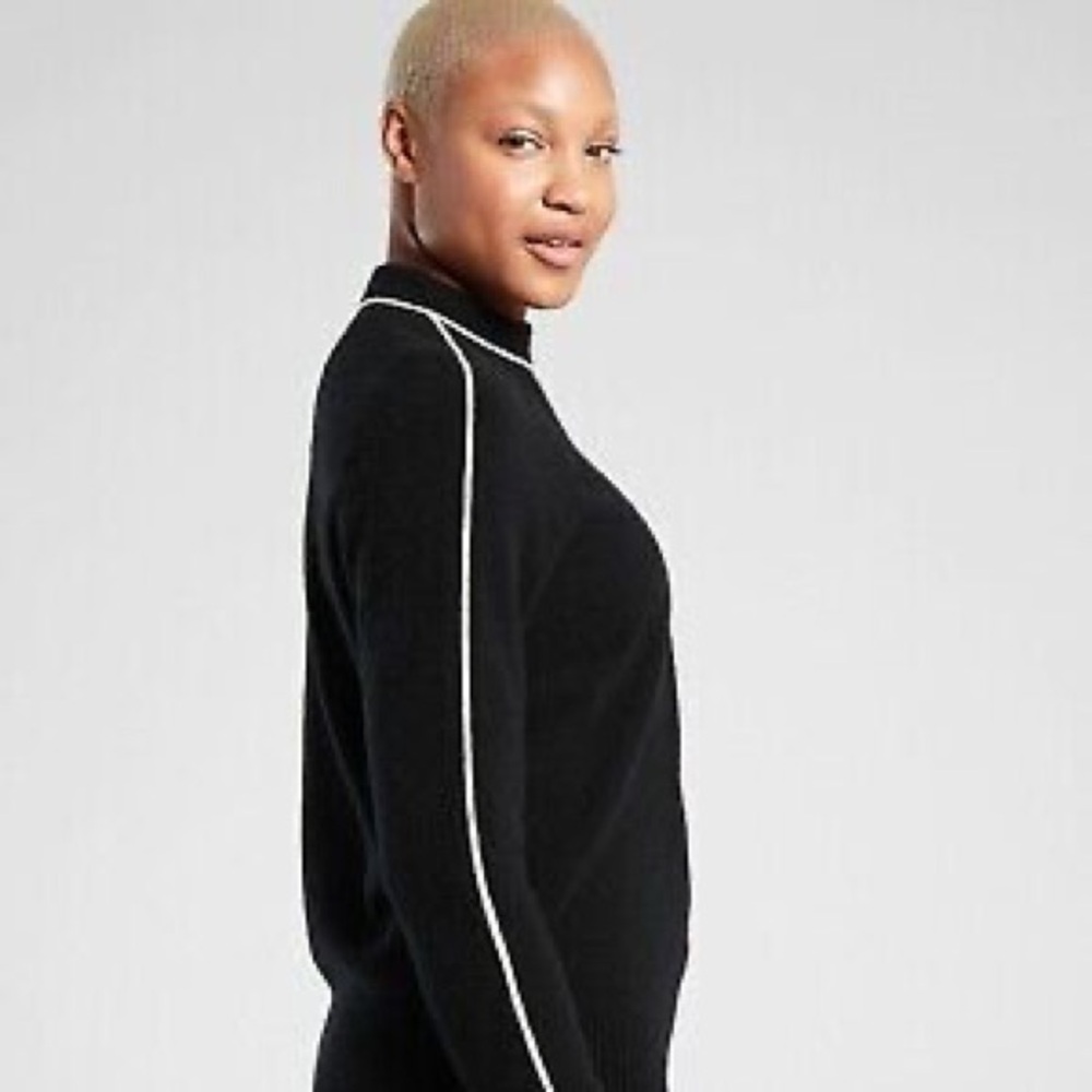 Athleta Transit Crew Sweater in Black | EUC